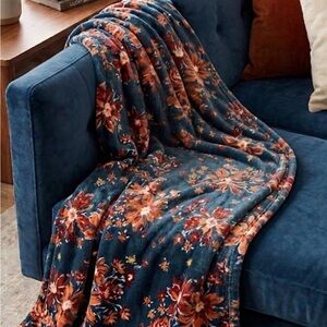 Lucky Brand “Tossed Blooms" Floral Plush Throw, 50”x 70”, Navy Blue Multicolor